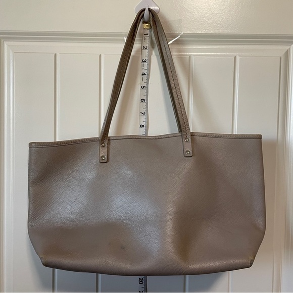 Salvatore Ferragamo gold Leather bag - Picture 8 of 14